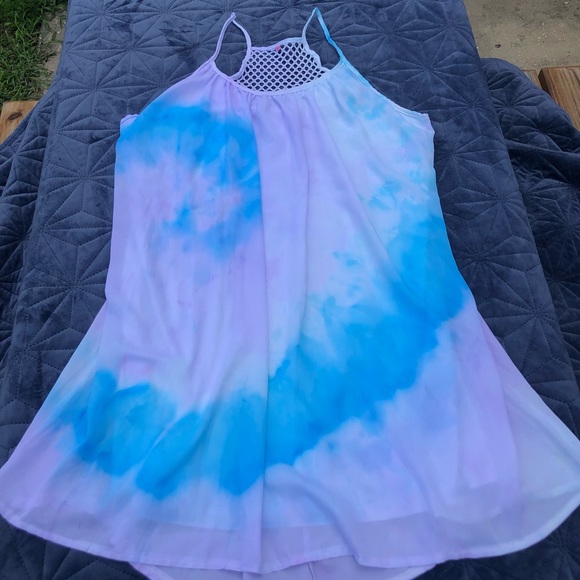 **MORE COMING SOON** Beach cover up 🌸 - Picture 3 of 6